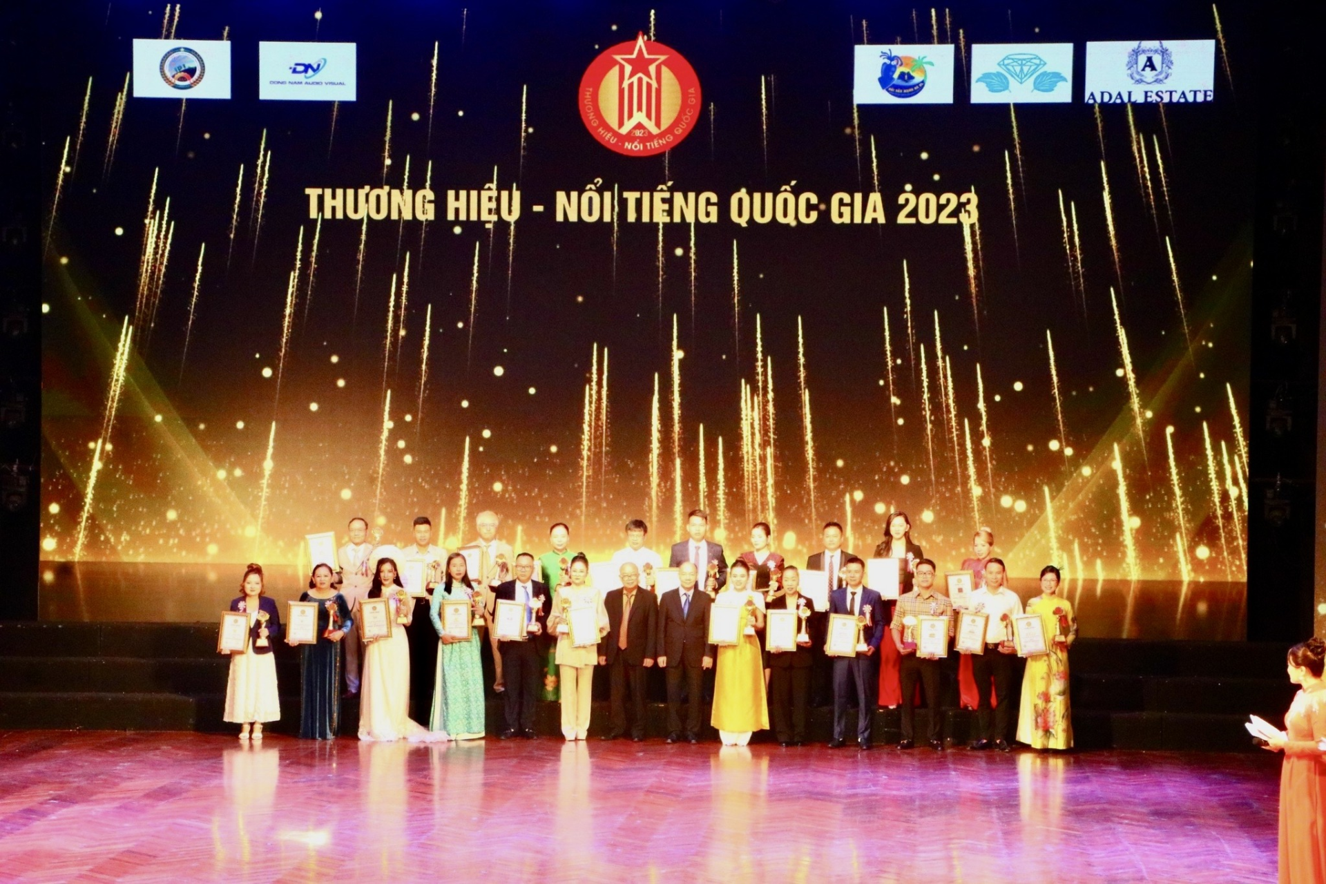 CHỨNG NHẬN THƯƠNG HIỆU KAZOKU TOP 10 NỔI TIẾNG QUỐC GIA NĂM 2023 CHỨNG NHẬN THƯƠNG HIỆU KAZOKU TOP 10 NỔI TIẾNG QUỐC GIA NĂM 2023