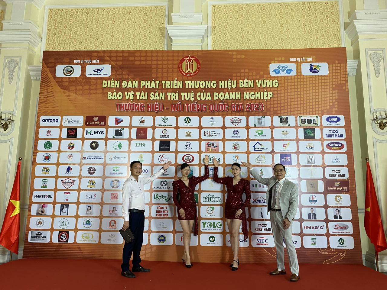 CHỨNG NHẬN THƯƠNG HIỆU KAZOKU TOP 10 NỔI TIẾNG QUỐC GIA NĂM 2023 CHỨNG NHẬN THƯƠNG HIỆU KAZOKU TOP 10 NỔI TIẾNG QUỐC GIA NĂM 2023