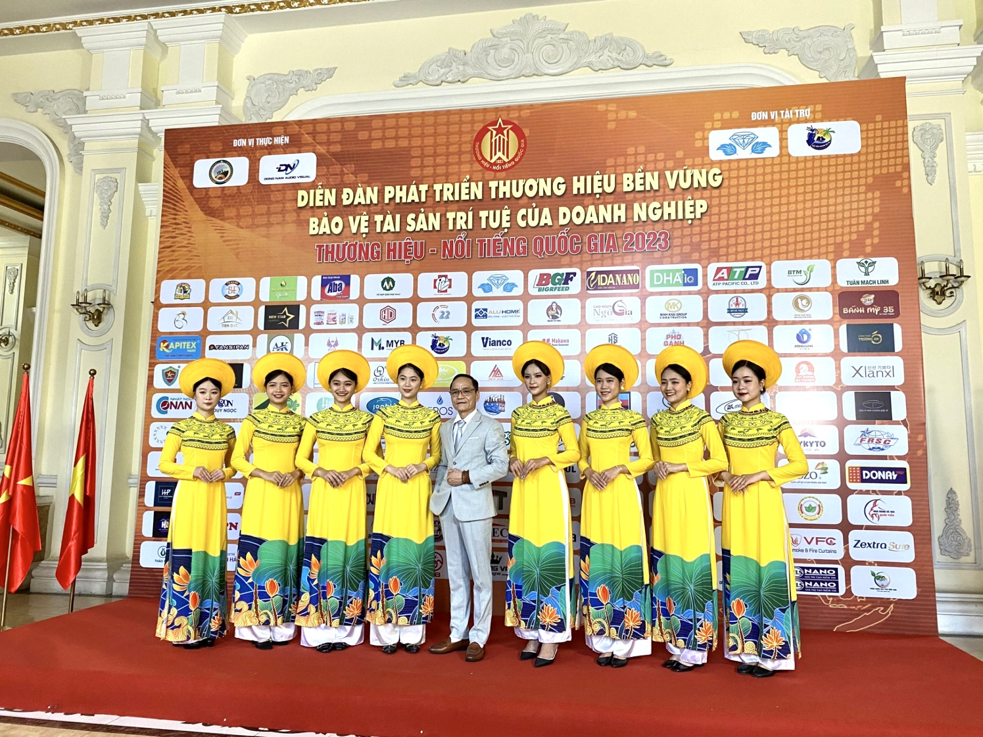 CHỨNG NHẬN THƯƠNG HIỆU KAZOKU TOP 10 NỔI TIẾNG QUỐC GIA NĂM 2023 CHỨNG NHẬN THƯƠNG HIỆU KAZOKU TOP 10 NỔI TIẾNG QUỐC GIA NĂM 2023